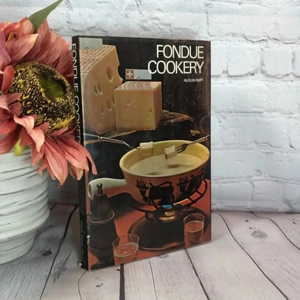 Vintage 1970 FONDUE COOKERY cookbook